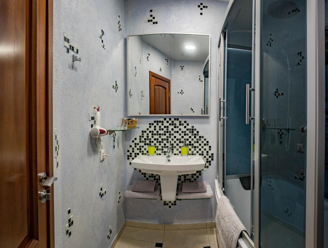 2-Room Apartment Lux Near Centre Wi-Fi Free Dnyipropetrovszk Kültér fotó