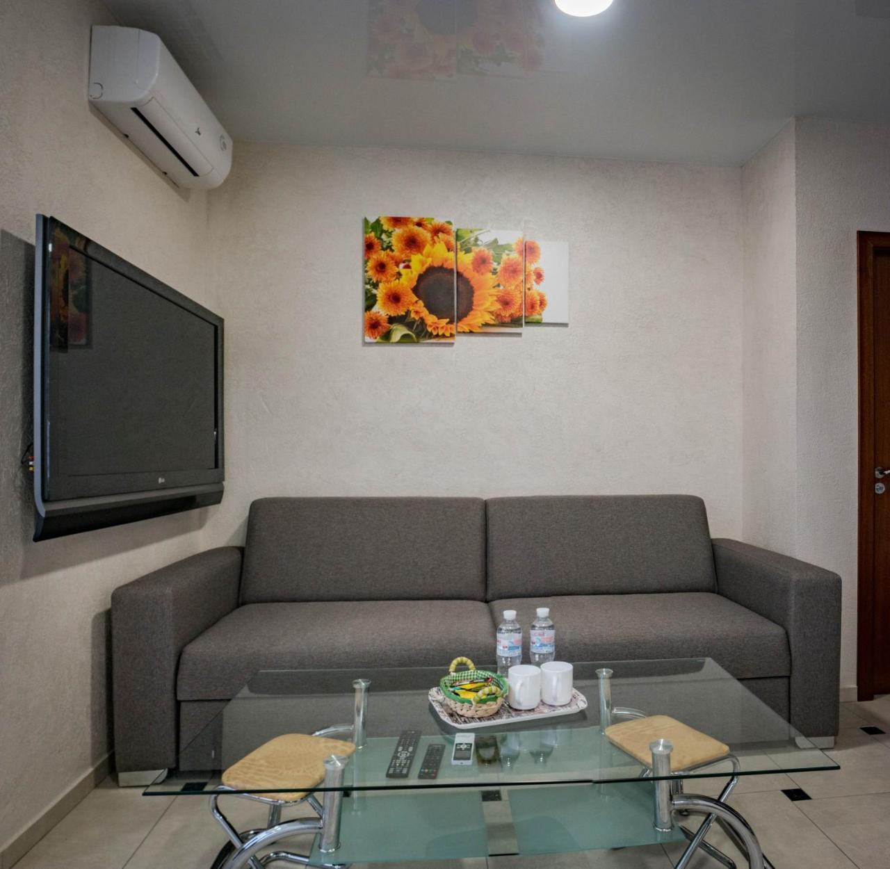 2-Room Apartment Lux Near Centre Wi-Fi Free Dnyipropetrovszk Kültér fotó